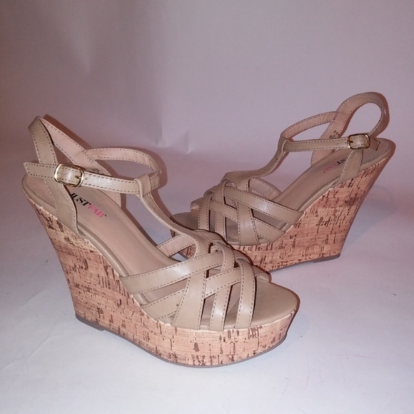 Just Fab Wedge Sandals - Picture 2 of 8